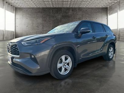 Used 2023 Toyota Highlander LE