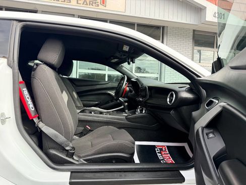 Used 2018 Chevrolet Camaro SS image 31