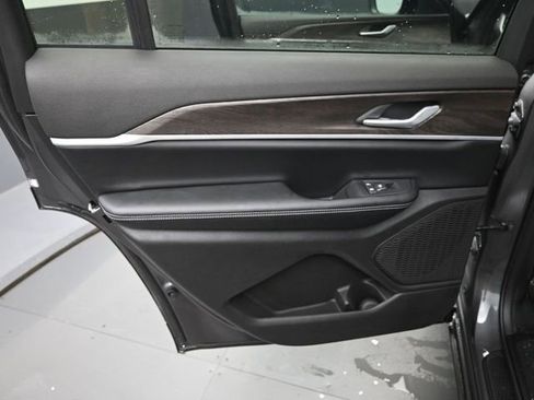 New 2026 Jeep Grand Cherokee L 4WD image 15