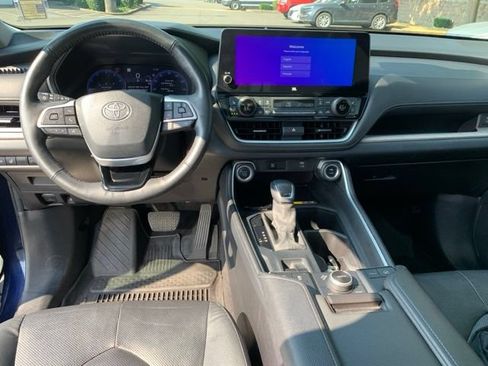 Used 2024 Toyota Grand Highlander AWD image 19