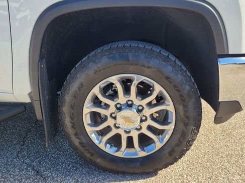 Used 2025 Chevrolet Silverado 2500 LTZ w/ LTZ Premium Package image 11