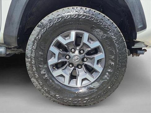 Used 2022 Toyota Tacoma TRD Off-Road w/ Technology Package RWD image 22