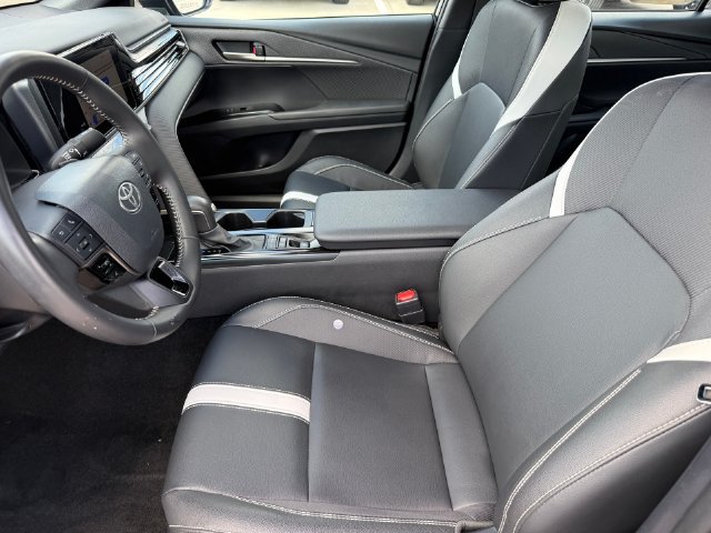 Used 2026 Toyota Camry SE FWD image 11