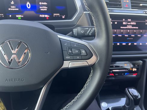 Certified 2022 Volkswagen Tiguan SE FWD image 17