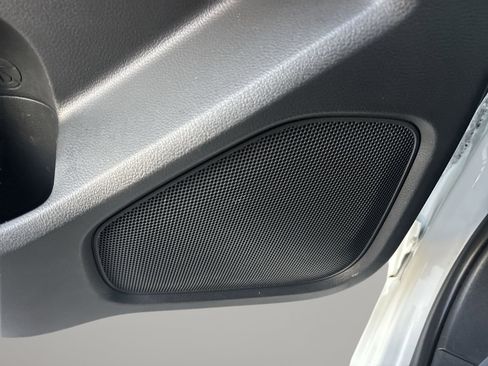 Used 2023 Nissan Frontier SV w/ Technology Package image 19