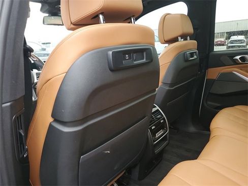 Used 2021 BMW X5 xDrive40i w/ M Sport Package image 32