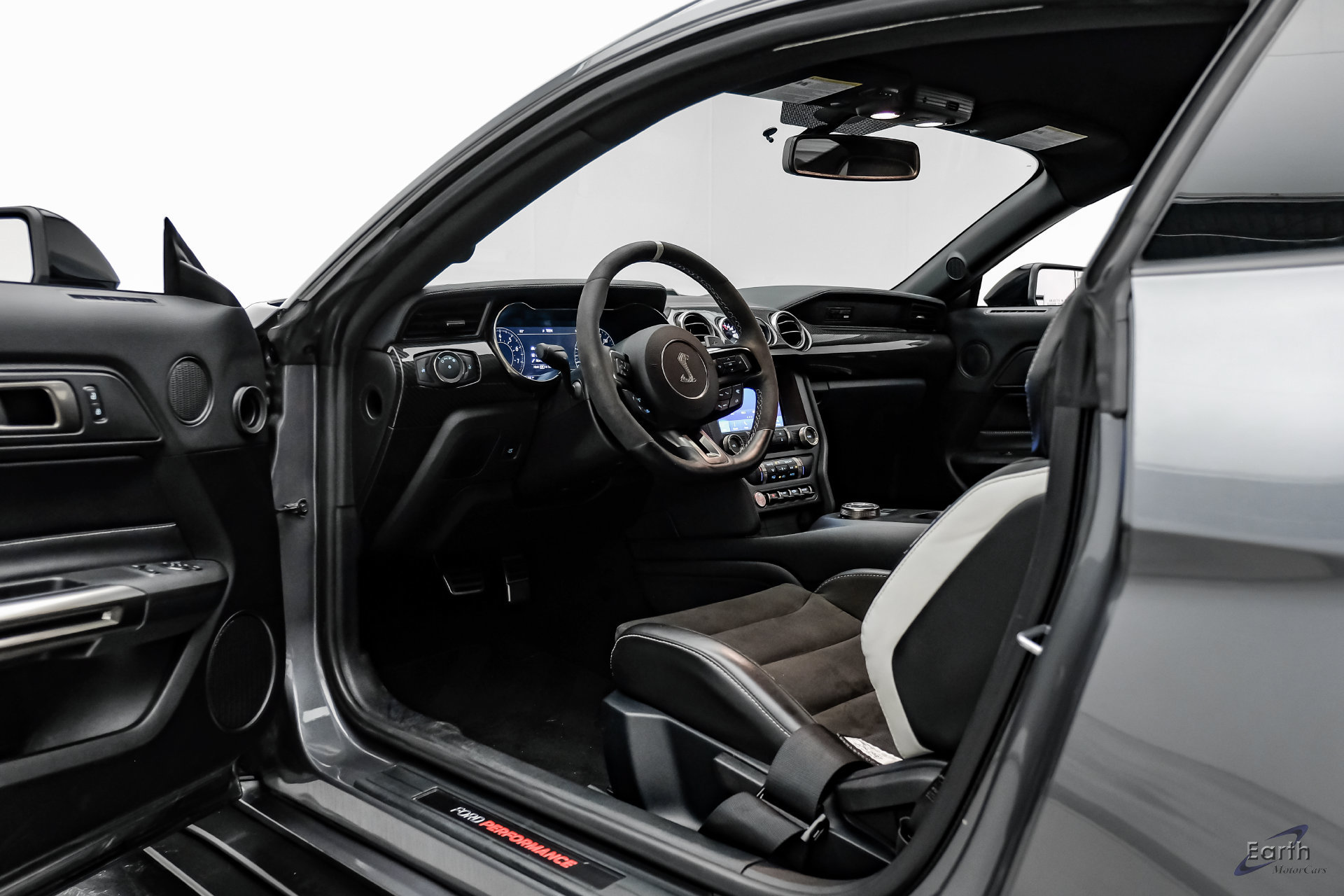 Used 2021 Ford Mustang Shelby GT500 w/ Carbon Fiber Track Pack RWD image 44