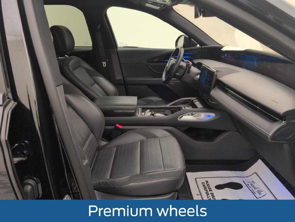 Used 2025 Lincoln Nautilus Reserve w/ Jet Appearance Package AWD/4WD image 15