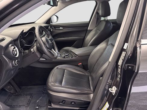 Used 2018 Alfa Romeo Stelvio AWD image 11