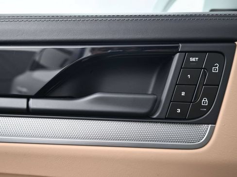 Certified 2026 Porsche Cayenne E-Hybrid Coupe AWD/4WD image 18