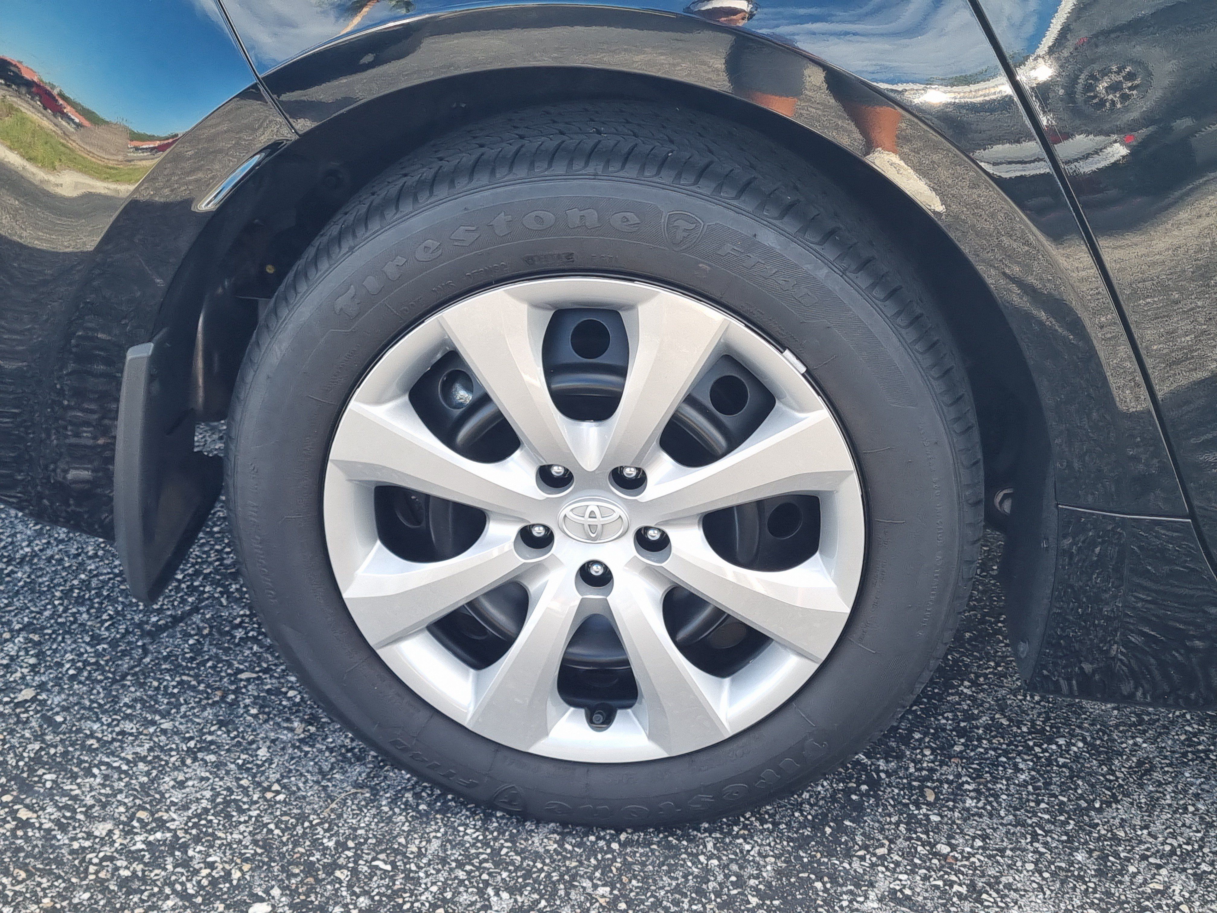 Used 2025 Toyota Corolla LE FWD image 11