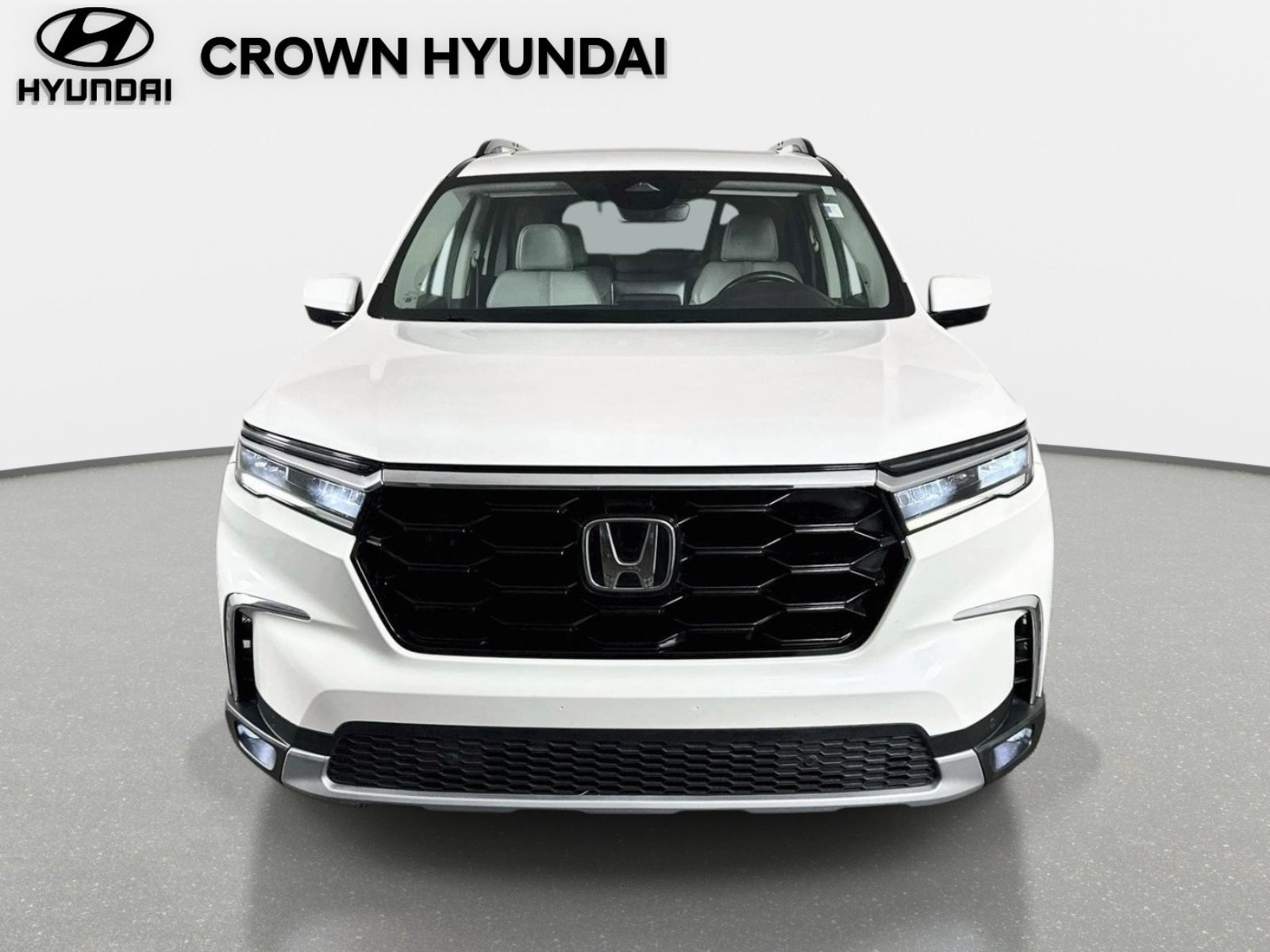 Used 2023 Honda Pilot Touring image 2