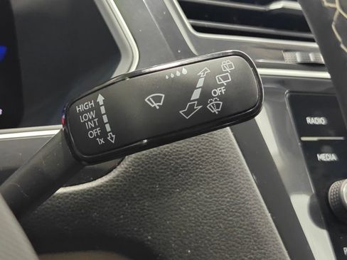 Used 2024 Volkswagen Tiguan SE AWD/4WD image 41