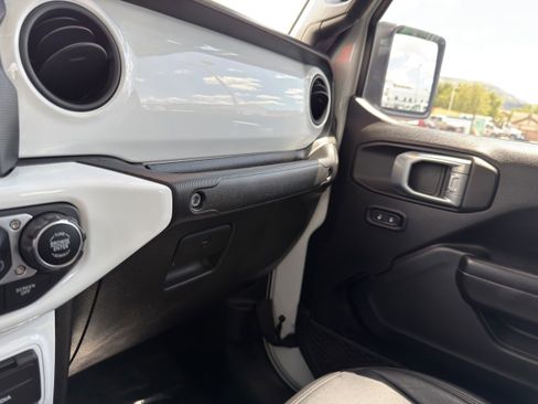 Used 2021 Jeep Gladiator Sport image 38