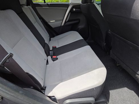 Used 2018 Toyota RAV4 XLE FWD image 18