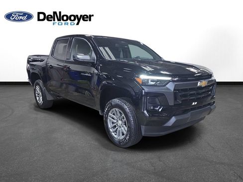 Used 2024 Chevrolet Colorado LT w/ LT Convenience Package III RWD image 4