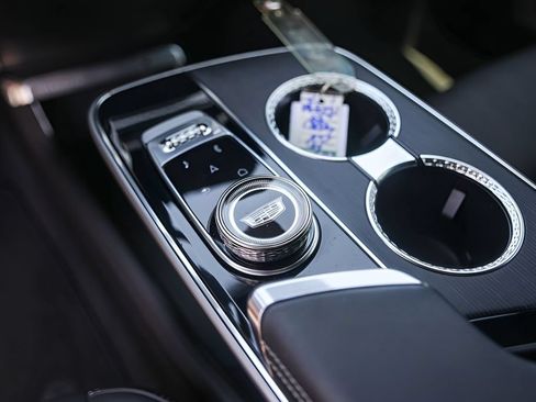 Certified 2024 Cadillac Lyriq Luxury AWD/4WD image 17