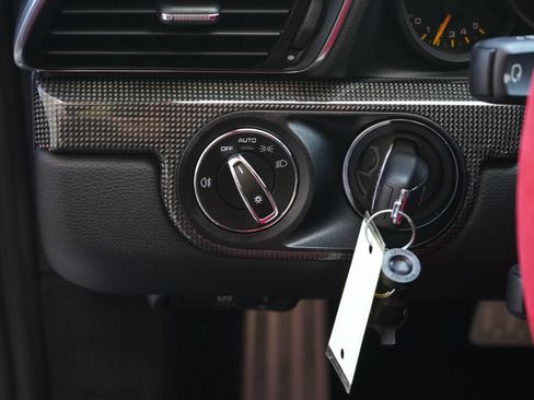 Used 2018 Porsche 911 GT2 RS RWD image 33