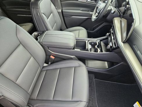 New 2026 Chevrolet Traverse LT w/ Sun and Wheel Package AWD/4WD image 16