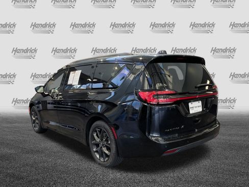 Used 2025 Chrysler Pacifica Limited FWD image 8
