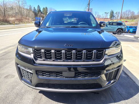 New 2026 Jeep Grand Cherokee Altitude AWD/4WD image 3