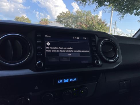 Used 2022 Toyota Tacoma TRD Sport w/ Technology Package AWD/4WD image 23
