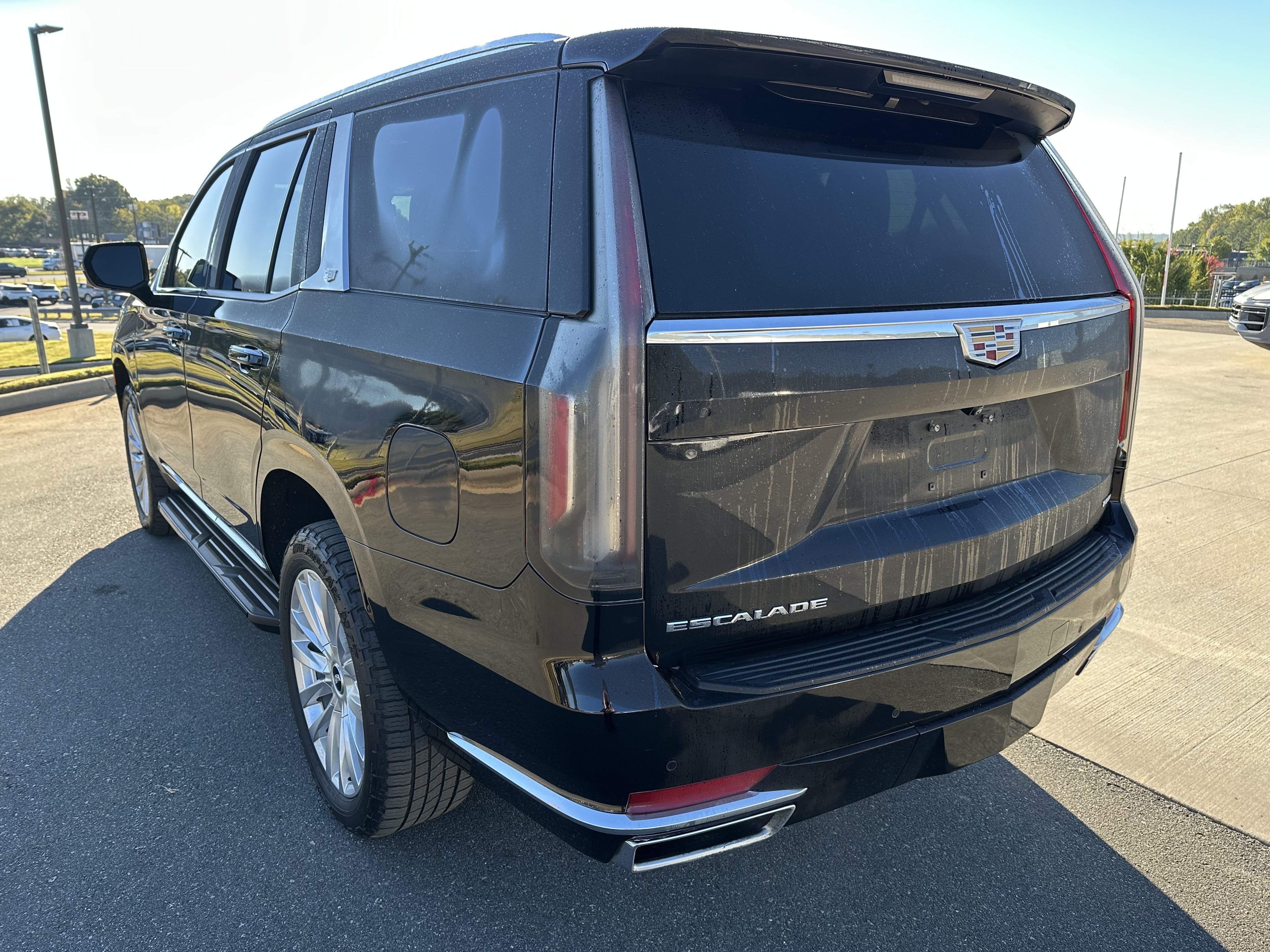 Used 2022 Cadillac Escalade Luxury AWD/4WD image 7