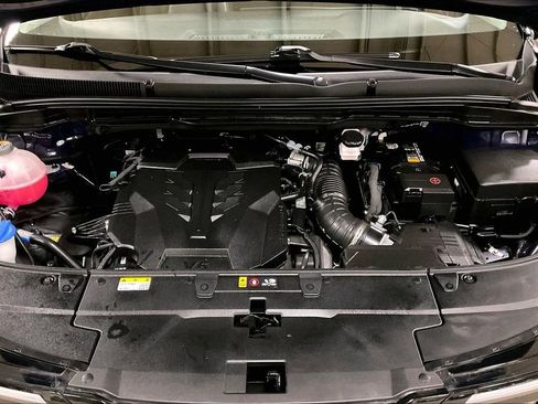 Used 2025 Kia Carnival FWD image 10