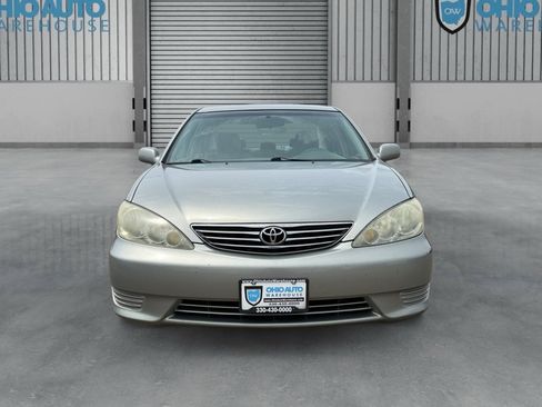 Used 2005 Toyota Camry LE FWD image 2