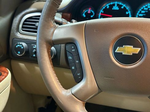 Used 2013 Chevrolet Avalanche LTZ image 17