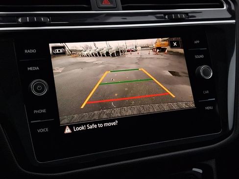 Certified 2024 Volkswagen Tiguan SE R-Line image 18