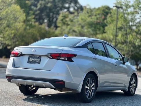 Used 2020 Nissan Versa SV FWD image 5