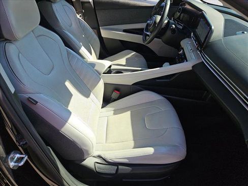 Used 2021 Hyundai Elantra Limited image 18