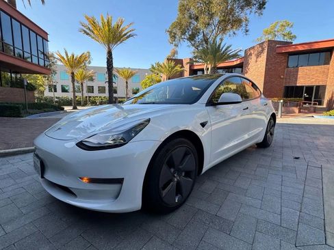 Used 2023 Tesla Model 3 Standard Range image 3