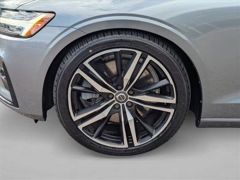 Used 2019 Volvo S60 T6 R-Design image 23