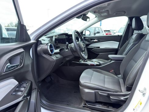 Used 2024 Chevrolet Trax LT w/ Driver Confidence Package FWD image 11