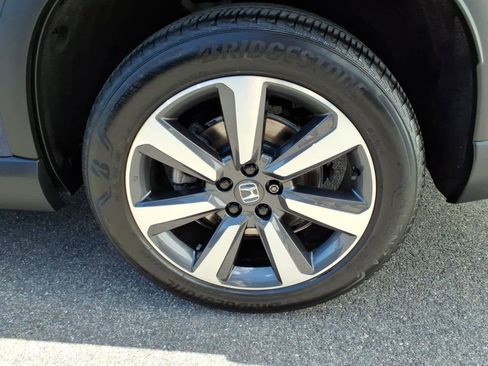 Used 2023 Honda Pilot Touring image 9