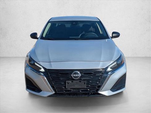 Used 2024 Nissan Altima 2.5 S image 2