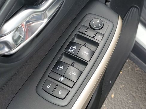 Used 2017 Jeep Cherokee Sport w/ Cold Weather Group AWD/4WD image 20