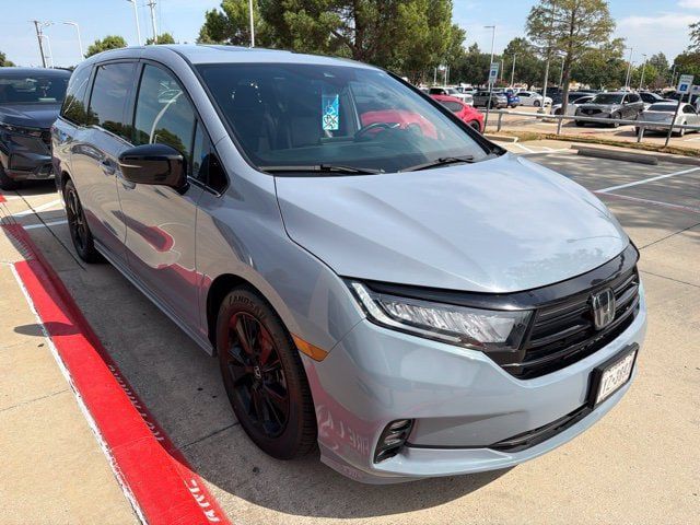 Used 2023 Honda Odyssey Sport image 3