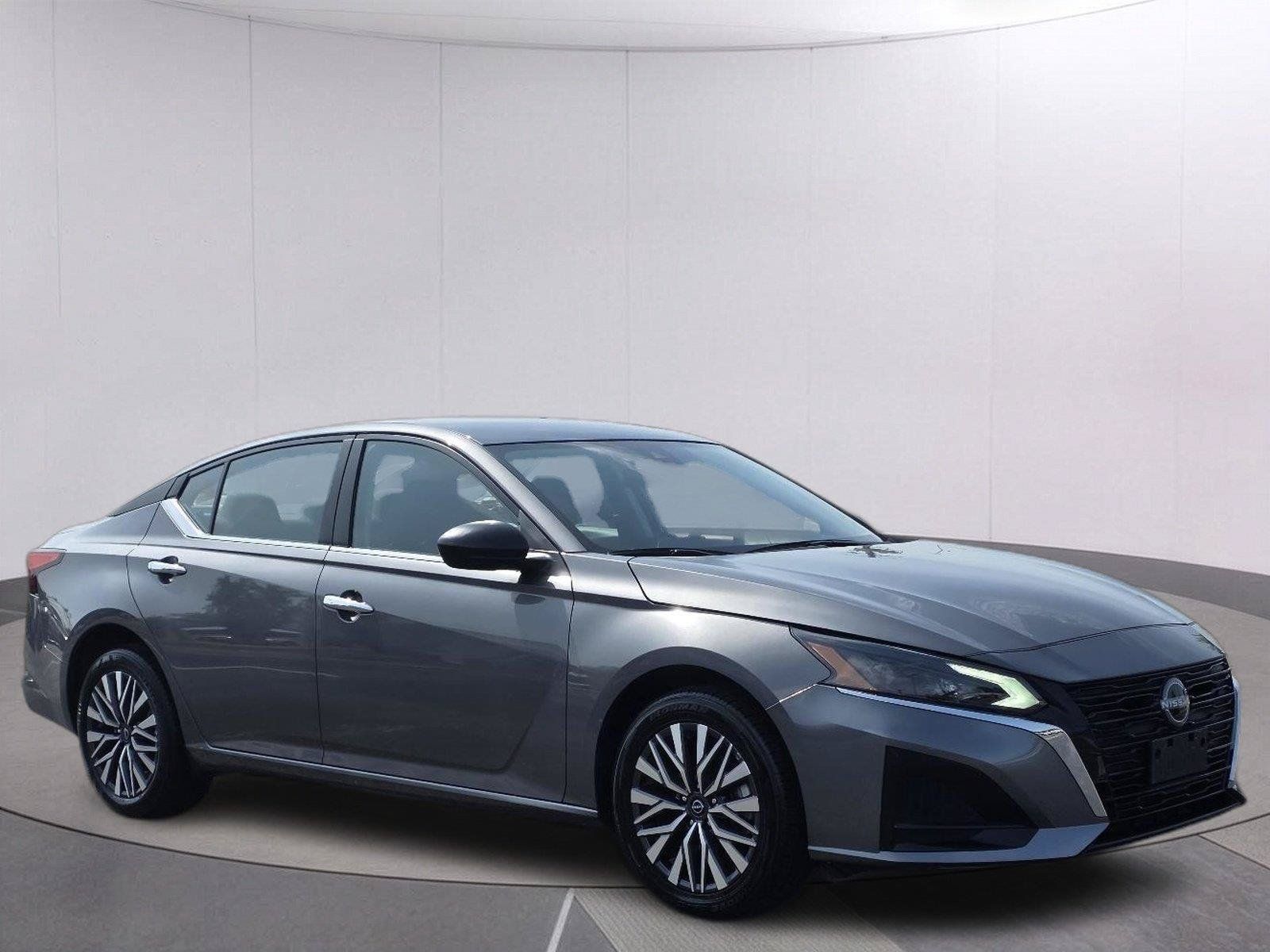 Used 2025 Nissan Altima 2.5 SV AWD/4WD image 3