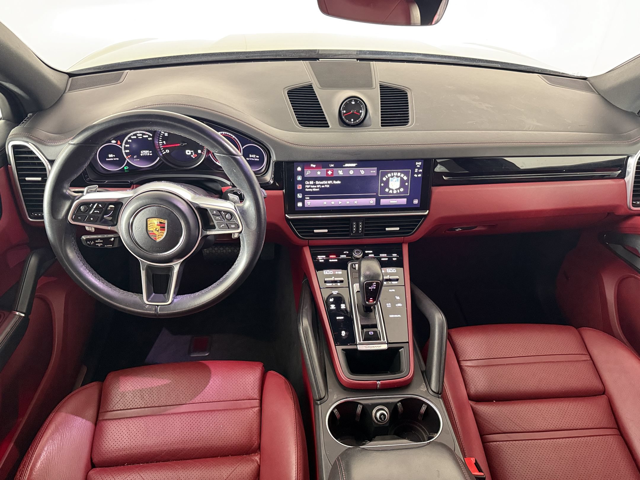 Used 2022 Porsche Cayenne AWD/4WD image 16
