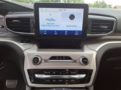 Used 2022 Ford Explorer XLT w/ Equipment Group 202A AWD/4WD image 14