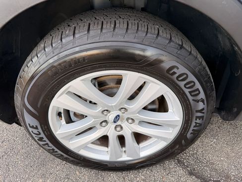Used 2018 Ford Explorer XLT w/ Equipment Group 202A AWD/4WD image 48