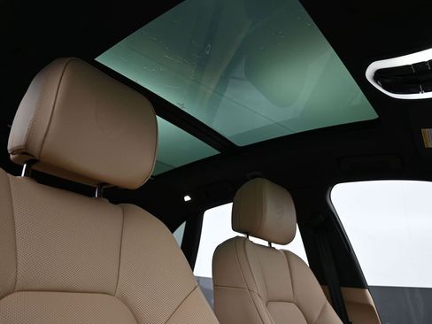 New 2026 Porsche Macan AWD/4WD image 21