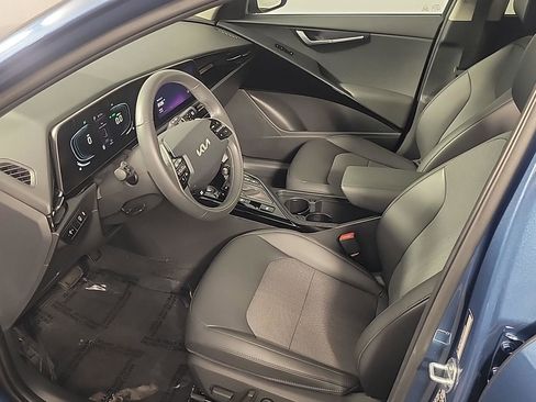 Used 2025 Kia Niro EX image 18