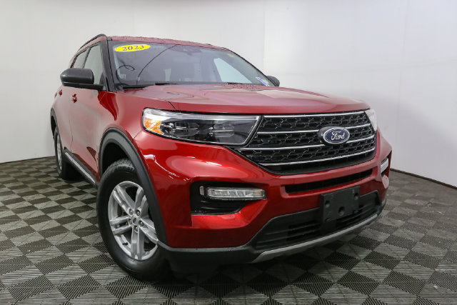 Used 2023 Ford Explorer XLT w/ Equipment Group 202A AWD/4WD image 3