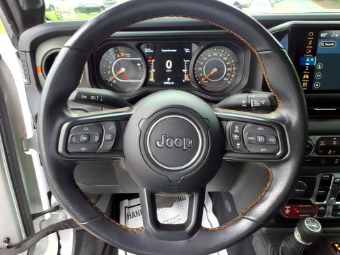 Used 2024 Jeep Gladiator Mojave AWD/4WD image 25