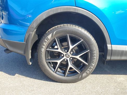 Used 2017 Toyota RAV4 SE image 5