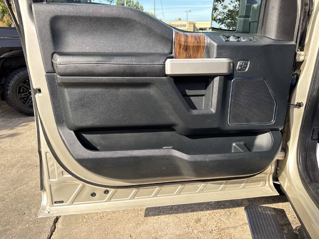 Used 2018 Ford F150 Lariat w/ Equipment Group 502A Luxury AWD/4WD image 10